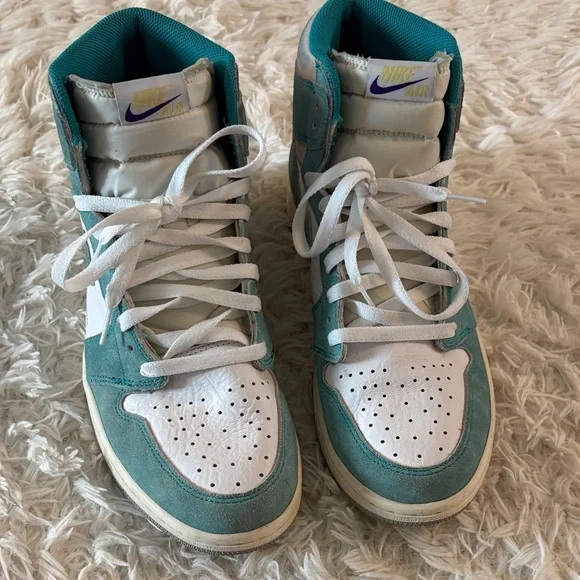 Jordan High OG Teal and White Athletic Shoes - Picture 2 of 6